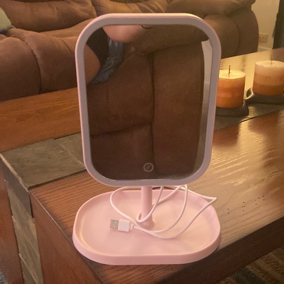 Pink light up mirror - Picture 1 of 2
